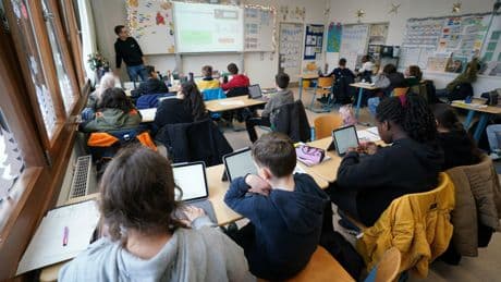 Mona Neubaur (Grüne) | Bundeswehr in Schulen: Pazifismus neu definiert