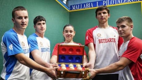 La final del torneo Biharko Izarrak de Mallabia parte con tendencia colorada