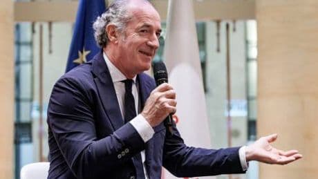 Fdi sul terzo mandato: "Possiamo discuterne". La Lega già festeggia. Zaia e De Luca in pista