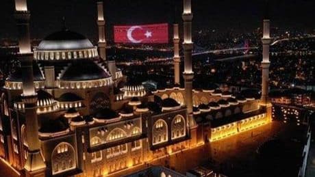 Türkiye genelinde camilerde kuraklık, yangın ve şehitler için dua edildi