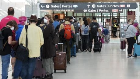 Air Canada, WestJet still ranking low on customer satisfaction, study shows