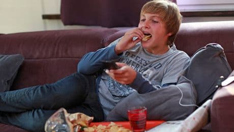 Forscher finden heraus - Nur 5 Minuten Junk-Food-Werbung machen Kinder dick