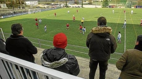 Multa de 11.000 euros a un padre en Álava por violencia verbal e intento de agresión en un partido escolar