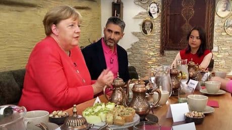 WDR-Doku zu zehn Jahre „Wir schaffen das“: Zu Tisch mit Merkel