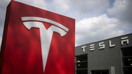 Tesla-Aktie stürzt ab: Zweifel an Musks Robotaxi-Versprechen wachsen