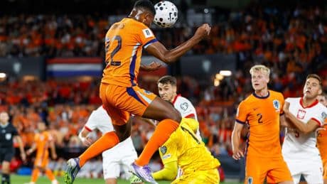 LIVE WK-kwalificatie: Denzel Dumfries kopt Nederlands elftal op voorsprong tegen Polen
