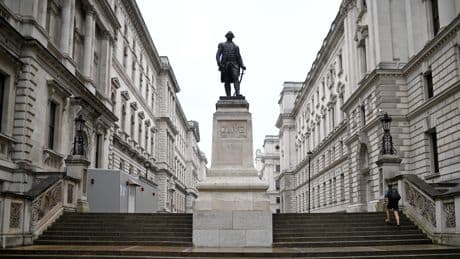 Une membre du parti travailliste demande le retrait de la statue du général Robert Clive à Londres