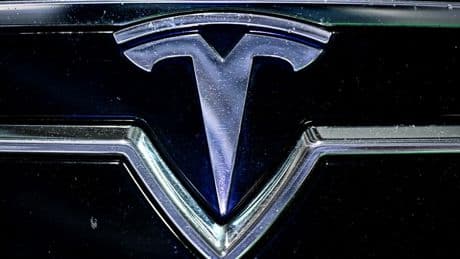 Tesla continue sa chute en Europe, où les ventes ont été divisées par deux en avril