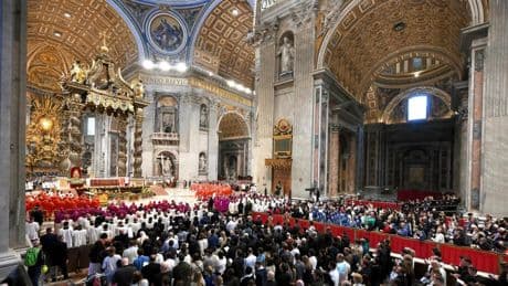 Cónclave, en directo | El cardenal decano pide que sea elegido "el Papa que la humanidad necesita", con Pietro Parolin como gran favorito para suceder al Papa Francisco