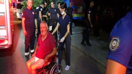 İzmir’de özel bakım merkezinde yangın: 100 engelli tahliye edildi, 6 kişi hastaneye kaldırıldı