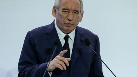 La Francia pensa di non adeguare le pensioni 2026 e  di sopprimere Pasquetta