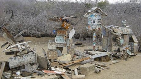 El curioso sistema postal de la Floreana: un barril y turistas para el reparto si les va de paso