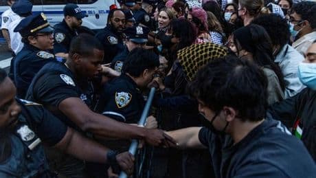 La Policía de Nueva York desaloja la sentada propalestina en la Universidad de Columbia