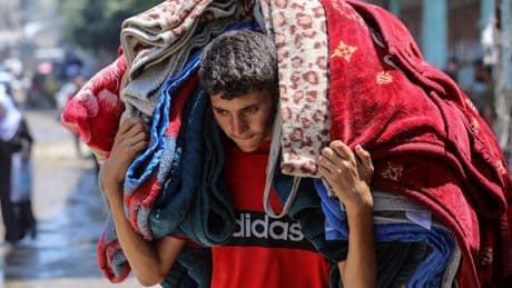 Conflit au Proche-Orient, jour 613 : frappes au Yémen, militants du « Madleen » expulsés