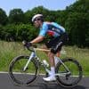 Drietal voegt zich bij vroege vluchter Ourselin, peloton controleert