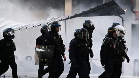Paris: un policier de la Brav-M reconnu coupable de violence lors d'une manifestation en 2021