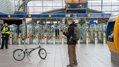 Scholieren met herexamen ondanks belofte tóch de dupe van treinstaking: ’Het is natuurlijk al niet leuk’