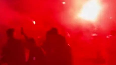 33 Polizisten verletzt - Türkei-Fans randalieren auf dem Ku’damm!