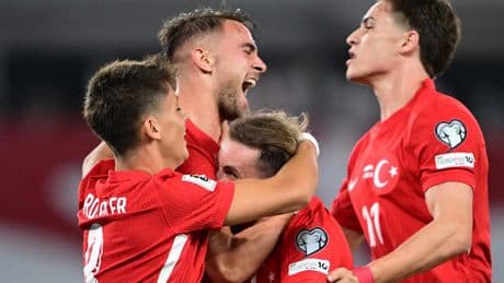 Hakan Çalhanoğlu ve Yunus Akgün'den ortak açıklama! 'Mükemmel bir ortam var. Bunu bozmaya çalışmayalım'