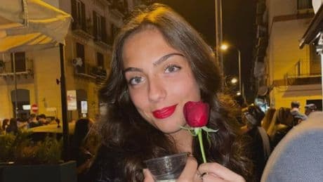 Simona Cinà, ventenne trovata morta nella piscina di una villa durante una festa privata a Palermo. Ascoltati i ragazzi presenti
