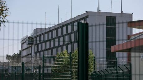 Name verwechselt - Gefängnis entlässt falschen Häftling