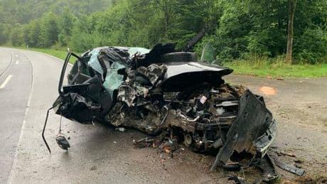 Totalschaden: Auto völlig kaputt – betrunkener Fahrer nur leicht verletzt