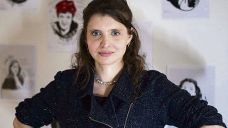 « Suicide-toi et vite » : au tribunal de Paris, neuf hommes répondent de leur harcèlement en ligne contre la comédienne féministe Typhaine D.