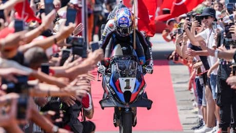 Razgatlioglu se impone a Bulega y conquista en Misano