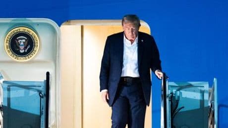 Putin-Gipfel in Alaska: Ein müder Donald Trump meldet sich aus der Air Force One