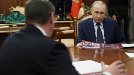 Guerre en Ukraine : après l’ultimatum fixé par Donald Trump, Vladimir Poutine fait mine de négocier