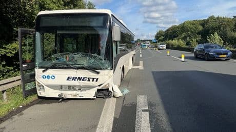 Geklaut und 500 Kilometer weit gefahren - Polizei stoppt Bus-Rambo nach Autobahn-Flucht
