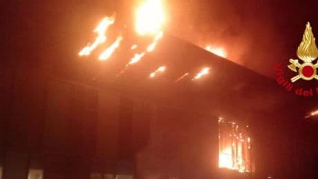 "Las imágenes son terribles": un incendio en la ciudad deportiva de la Fiorentina lleva a tres canteranos al hospital
