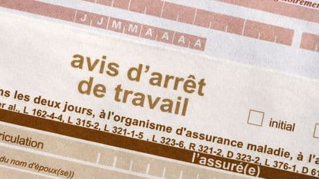 Arrêts de travail sécurisés: l'Assurance maladie annonce une phase de tolérance pendant l'été (avant de serrer la vis à la rentrée)