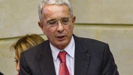 Álvaro Uribe: Kolumbiens Ex-Präsident Uribe wegen Prozessbetrug verurteilt