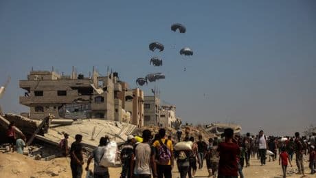 Génocide à Gaza : la France « procédera à des largages aériens », l’ONU appelle à « inonder » Gaza d’aide alimentaire