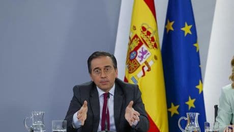 Albares comparece en el Congreso en medio de la tormenta por el gasto en defensa
