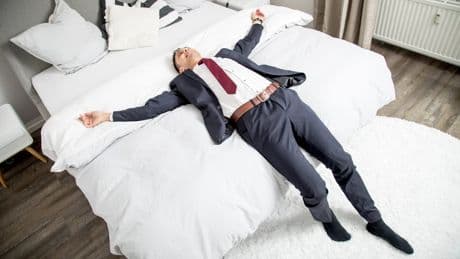 Im Urlaub noch wach? - So besiegen Sie den Jetlag und sind auf Reisen fit
