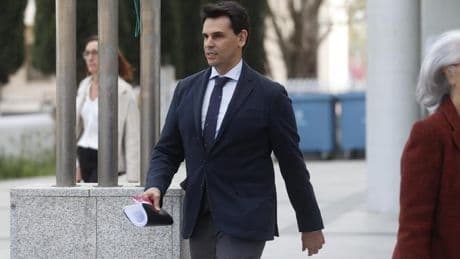 La jueza del caso del novio de Ayuso también imputa a la mujer del presidente de Quirón Prevención