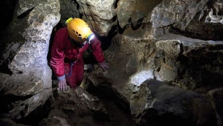 Isère: trois spéléologues bloqués dans une grotte