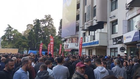 TİS sürecindeki Konak Belediyesi işçileri iş bıraktı