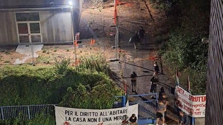Sgomberati da viale Brenta rioccupano una scuola