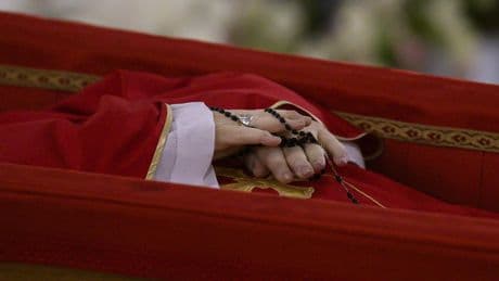 Las imágenes falsas de la muerte del Papa Francisco: una ola global de ciberestafas aprovecha el interés por el fallecimiento del pontífice
