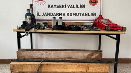 Kaçak kazı yapan 4 şüpheli suçüstü yakalandı