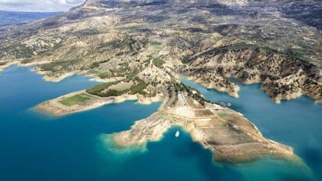 Ne Muğla, ne de Antalya… Kimse güzelliğine inanamıyor, mavinin her tonunu yansıtıyor!