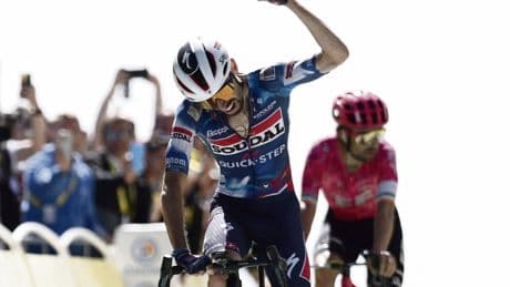 Tour de France – 16e étape : le Français Valentin Paret-Peintre s’impose entre Montpellier et le mont Ventoux, Tadej Pogacar conserve le maillot jaune
