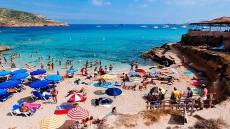 Crisis on Spain holiday island as British tourists warned of major new problem