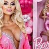 Marcela (47) geeft meer dan 84.000 euro uit om op Barbie te lijken: “De betweters noemen me lelijk”