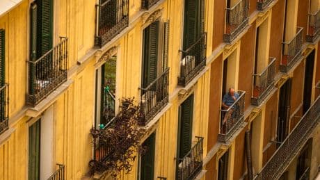 La penalización fiscal de la vivienda vacía que propone el PSOE afectará más a los grandes propietarios