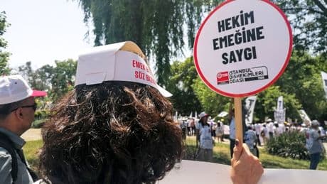 Kamuda çalışan diş hekimleri iş bırakıyor