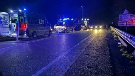 Brescia, auto investe e uccide donna e fugge: il corpo sbalzato in un fossato (notato da un passante), caccia al pirata
